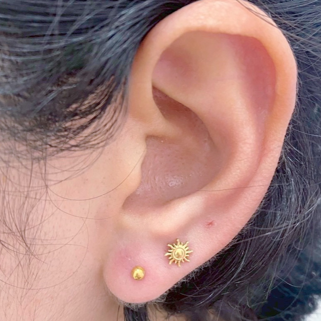 Piercingroom by Jay จิว/ต่างหูแป้นแบน สำหรับผิวแพ้ง่าย Sun Plain Titanium เกรดการแพทย์ (ราคาต่อชิ้น) - รูปที่ 2