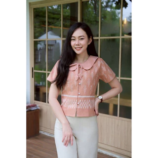 เสื้อคอบัวผ้าฝ้ายผูกดอกไม้ตุ้งติ่งราคาสุดคุ้ม