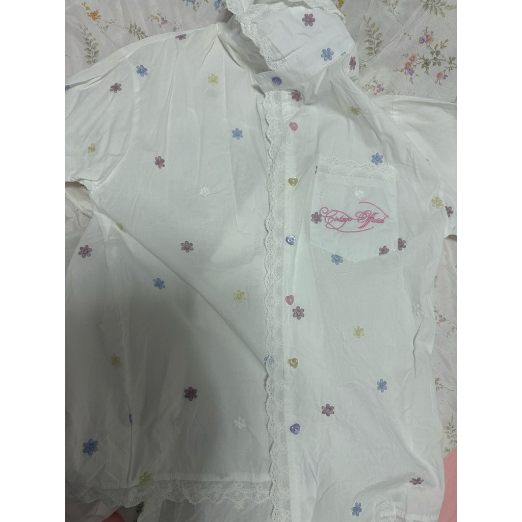 ส่งต่อเสื้อ cintage มือสอง สภาพดี ใส่ 1-2 ครั้ง