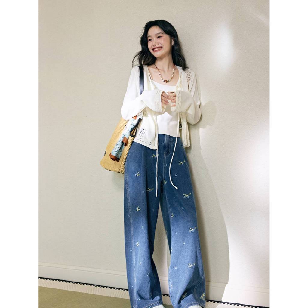 [Preorder] KUOSE : Floral Embroidered Jeans