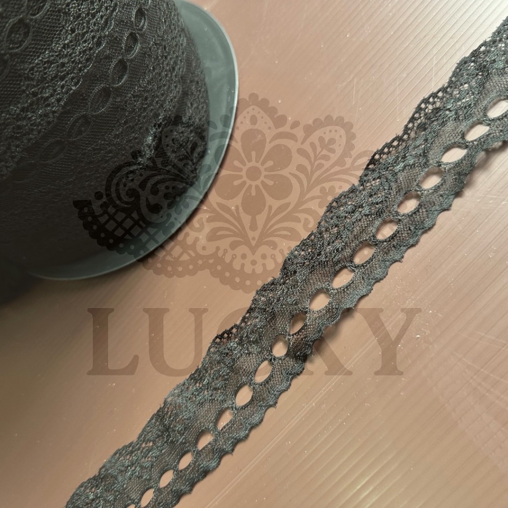 ลูกไม้ LUCKY - ลูกไม้ไม่ยืด สีดำ สอดริบบิ้น