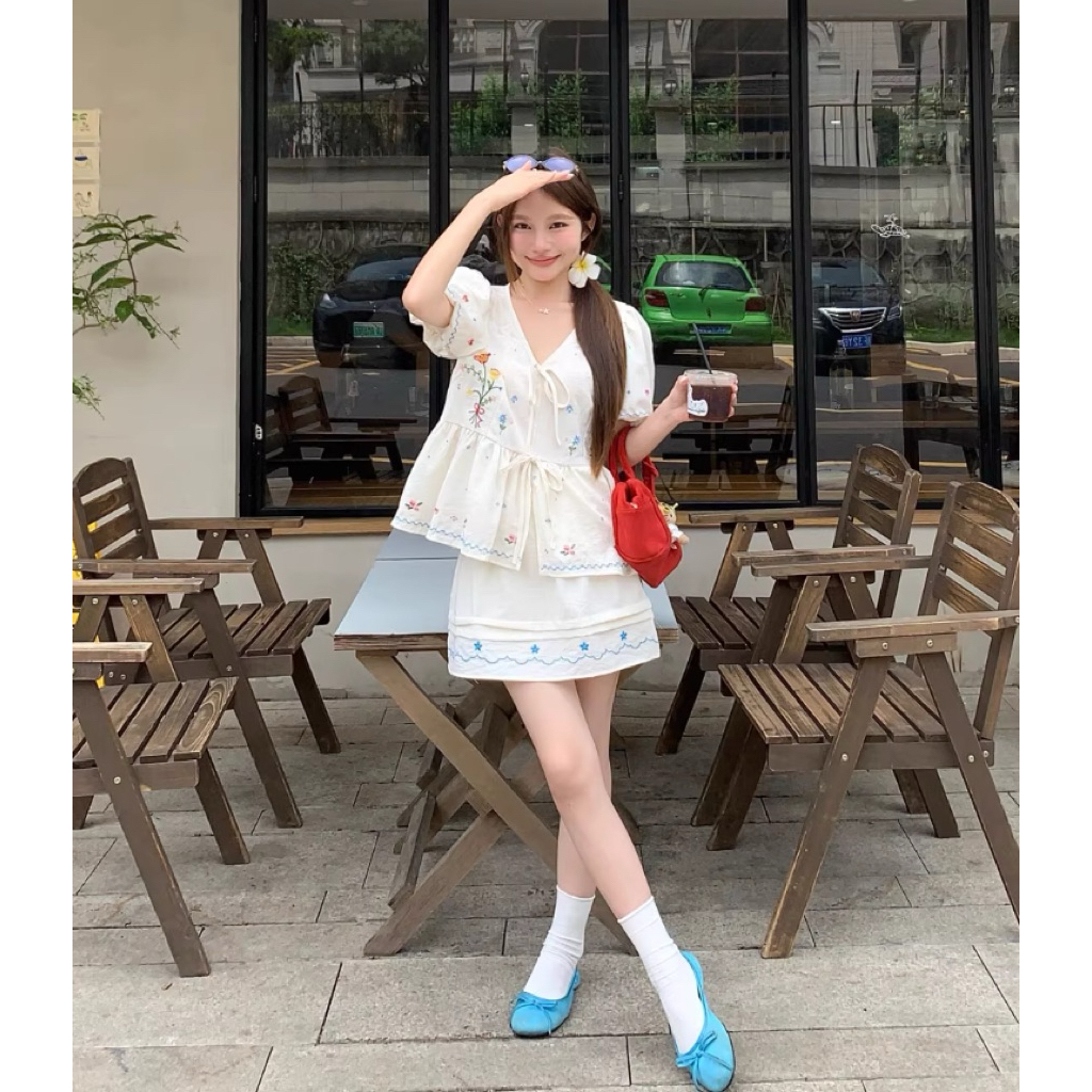 [4477] เซ็ตเสื้อสีครีม+กระโปรงสั้น