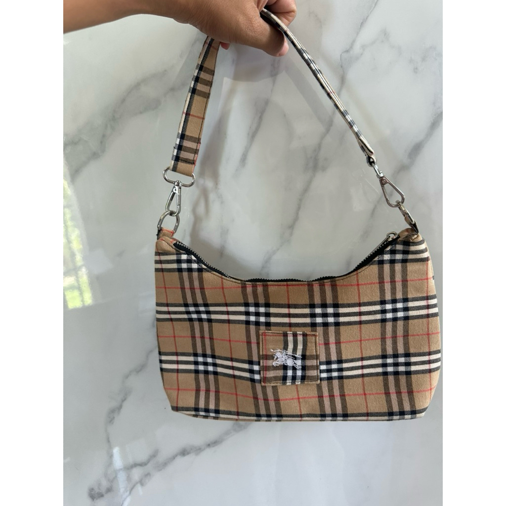 กระเป๋าสะพายไหล่ งานวินเทจ(มือสอง) ทรง Purchase bag ลาย Berberry