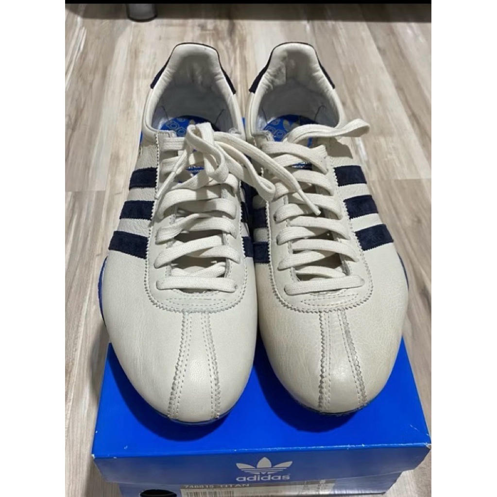 รองเท้า adidas TITAN 748815 เป็นหนังแท้ทั้งคู่ size US 10, J 280, UK 9.5 สภาพดีมากๆๆ ค่ะ