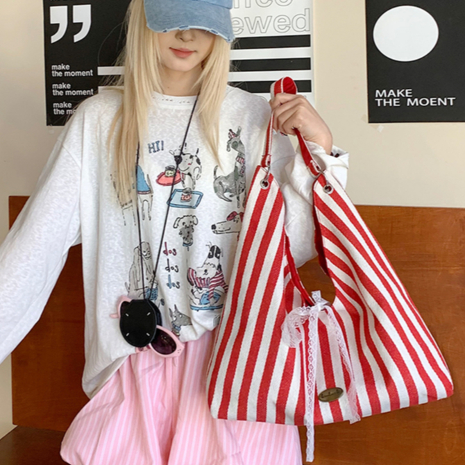 buyplus001 กระเป๋าผ้าใบ พร้อมลายปัก ความจุ ขนาดใหญ่ สามารถ สลับด้านใช้ทั้งสองด้านใช้ได้ มีบริการส่งด