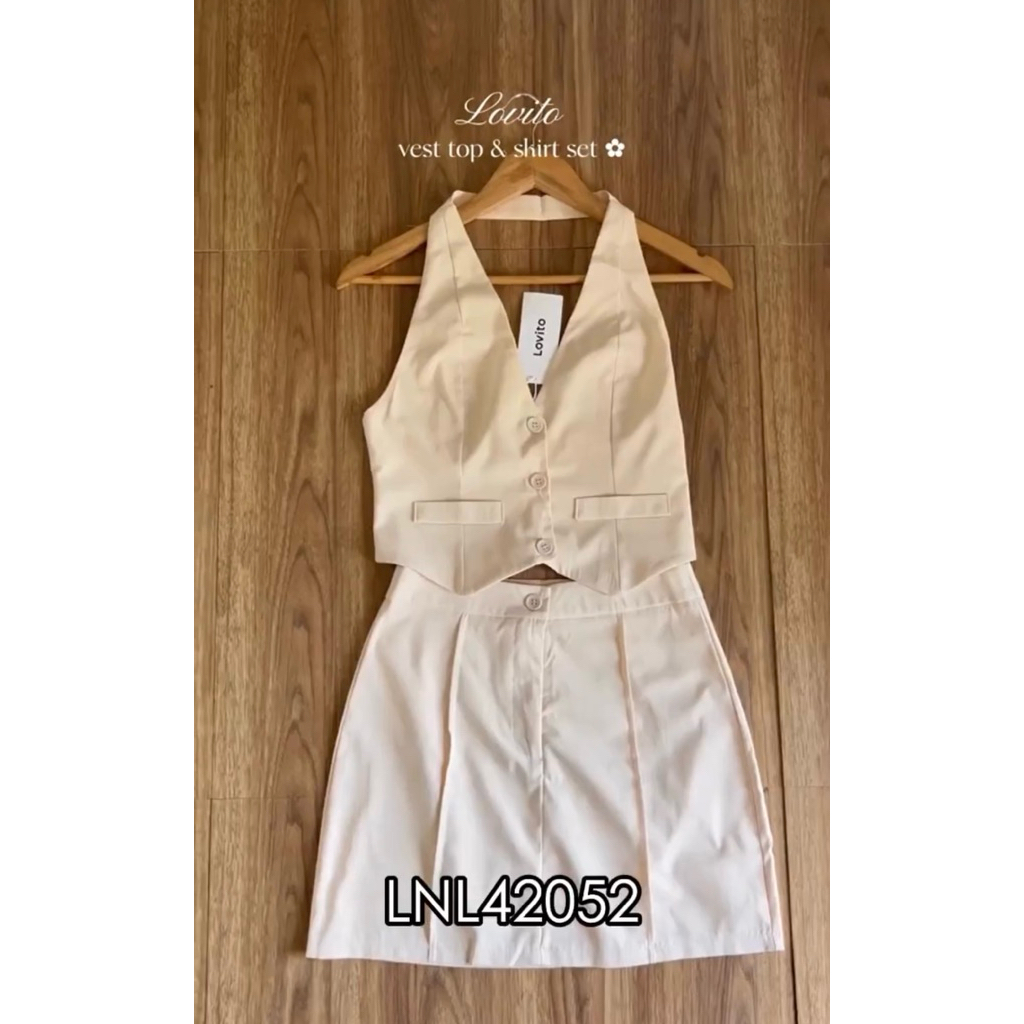 ชุดเซ็ท 2 ชิ้น เสื้อคล้องคอ+กระโปรง สีครีม ป้าย lovito