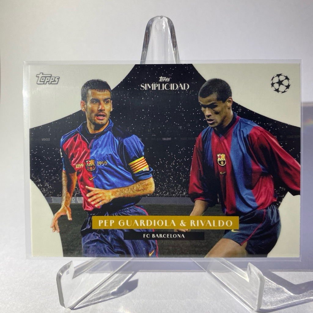 การ์ดนักฟุตบอล สำหรับสะสม PEP GUARDIOLA & RIVALDO, BARCELONA, SIMPLICIDAD,  TOPPS 2024