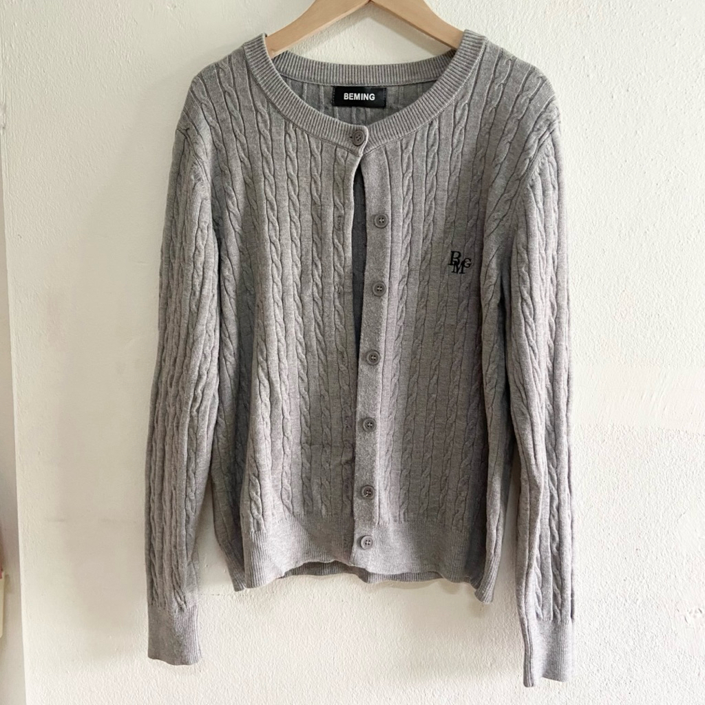 (ส่งต่อ) เสื้อคาร์ดิแกน สีเทา beaming.bkk
