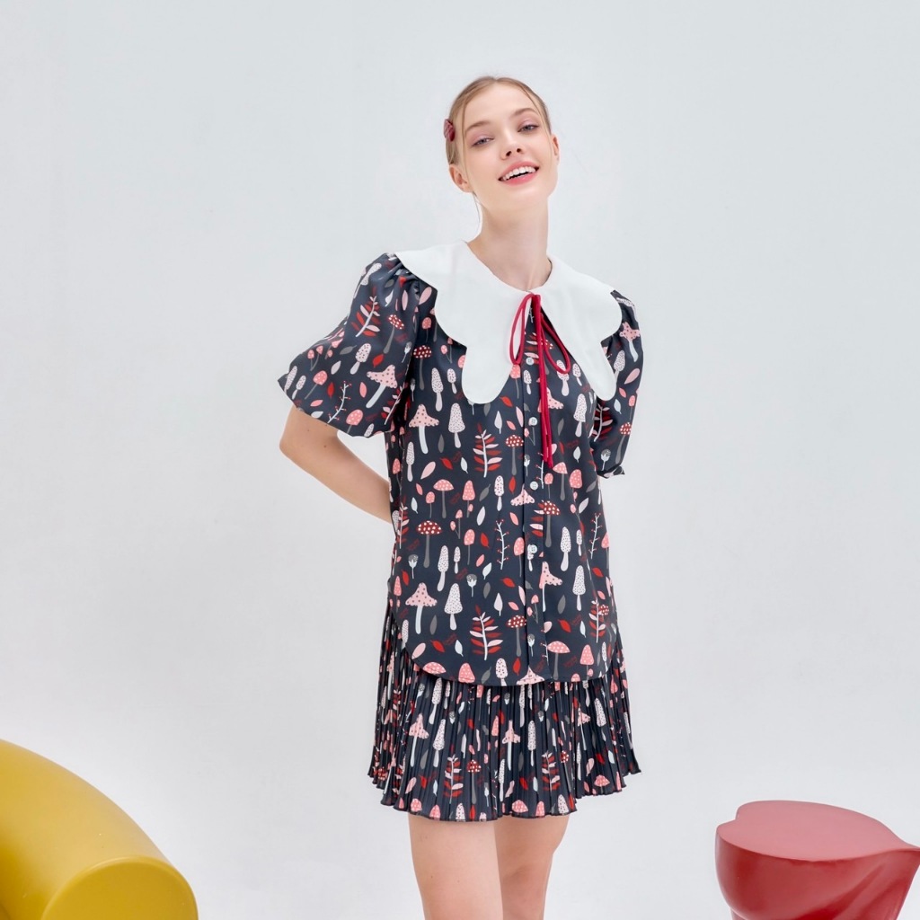 VACAY INDEED | SET เสื้อ + กระโปรงกางเกงพลีทสั้น ลาย Whimsy Mushroom  (Puff Shirt  + Ami Skorts)