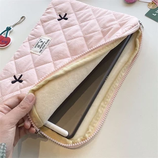 KNT กระเป๋าใส่แล็ปท็อป แท็บเล็ต ลายโบว์ รุ่น BOW01 เนื้อผ้านุ่มนิ่ม งานปัก ลายน่ารัก สไตล์เกาหลี น้ำหนักเบา (3 ขนาด 4 สี