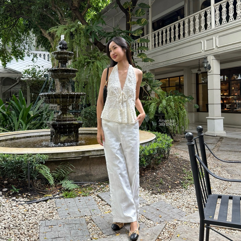 Amari halter top เสื้อผูกคอแต่งลูกไม้