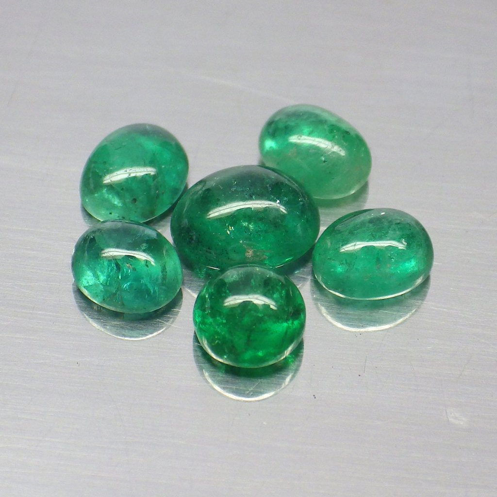 พลอย ดิบ ซาโวไรท์ การ์เน็ต โกเมน เขียว ธรรมชาติ แท้ ( Unheated Natural Green Tsavorite Garnet ) หนัก