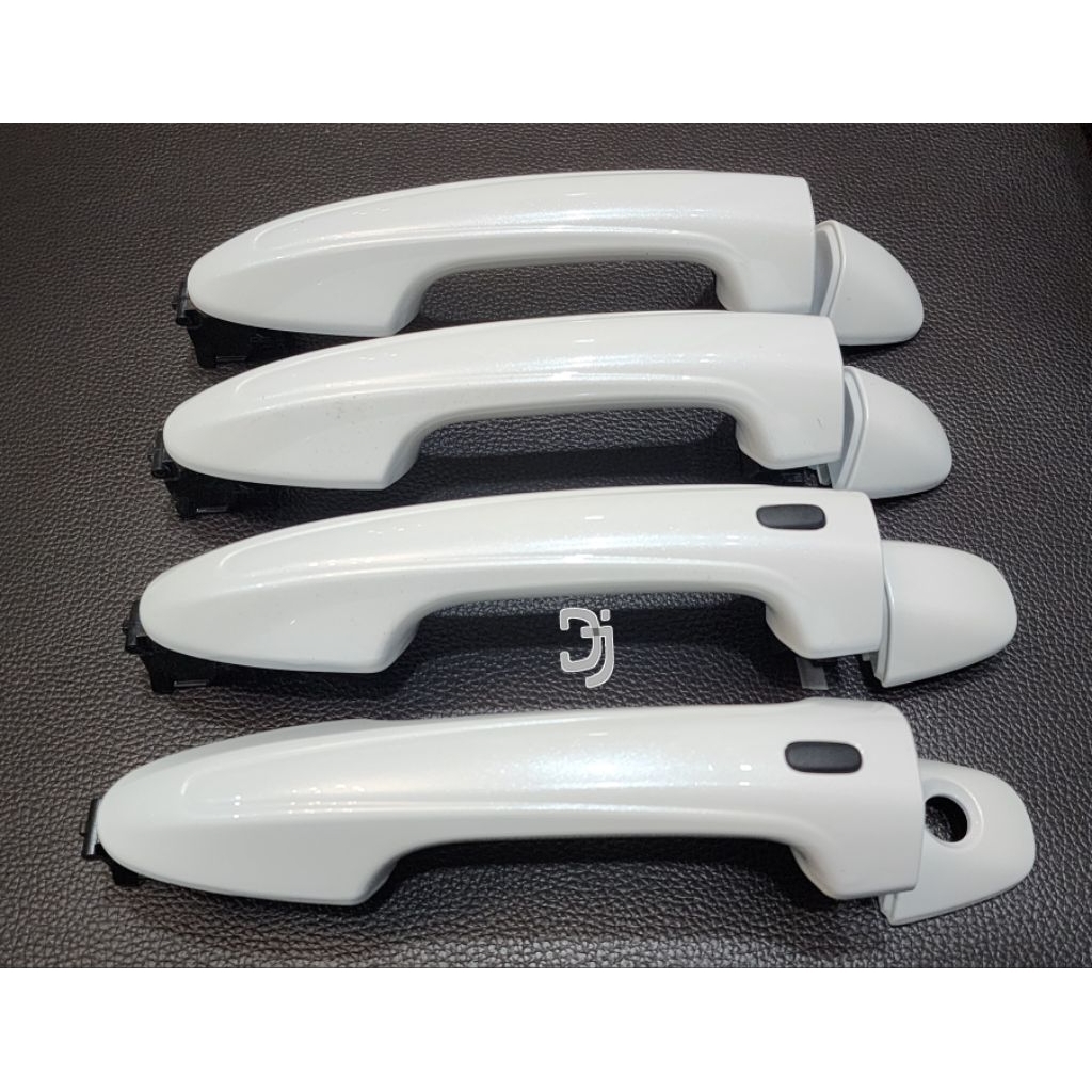 มือเปิดประตูด้านนอก (สีขาวมุก) TOYOTA FORTUNER HILUX REVO REVO 4ประตู ตัวท็อป (TOP)ไฮลักษ์ รีโว้  ฟอจูนเนอร์ 2015-2025