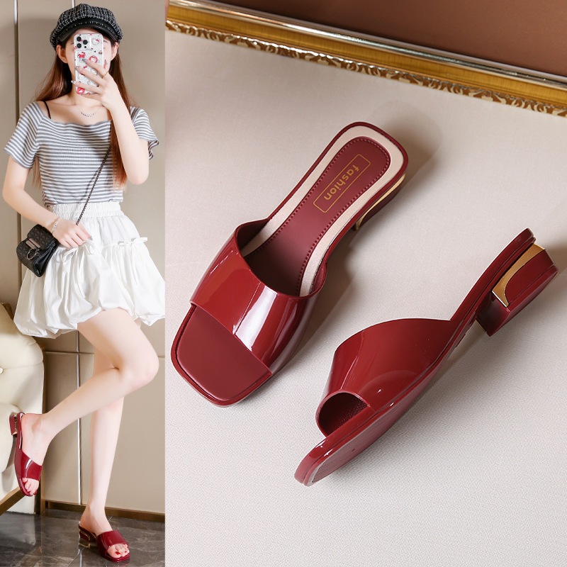 uyongit  รองเท้าแตะ ผู้หญิง แบบสวม ยาง PVC หนังเงา ดีไซน์เรียบหรู ส้นเตี้ย เท้าเรียว พร้อมส่งในไทย  S-222