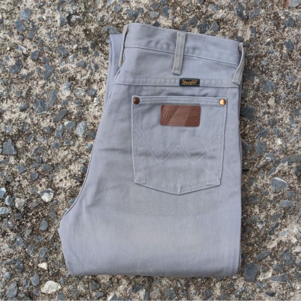 W9/30 กางเกงยีนส์มือสอง Wrangler  รุ่น 936CMT เอววัดจริง 30" ยาวทั้งตัว 46.5" ปลายขา 8" ผลิต USA Cot