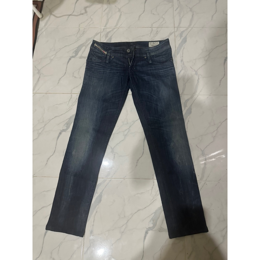 กางเกงยีนส์ผู้ชายมือสอง Diesel