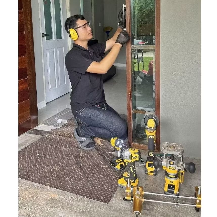 ช่างติดตั้งกลอนประตูดิจิตอล Digital Door Lock ประตูบานเลื่อน บานผลัก โดยช่างมืออาชีพ