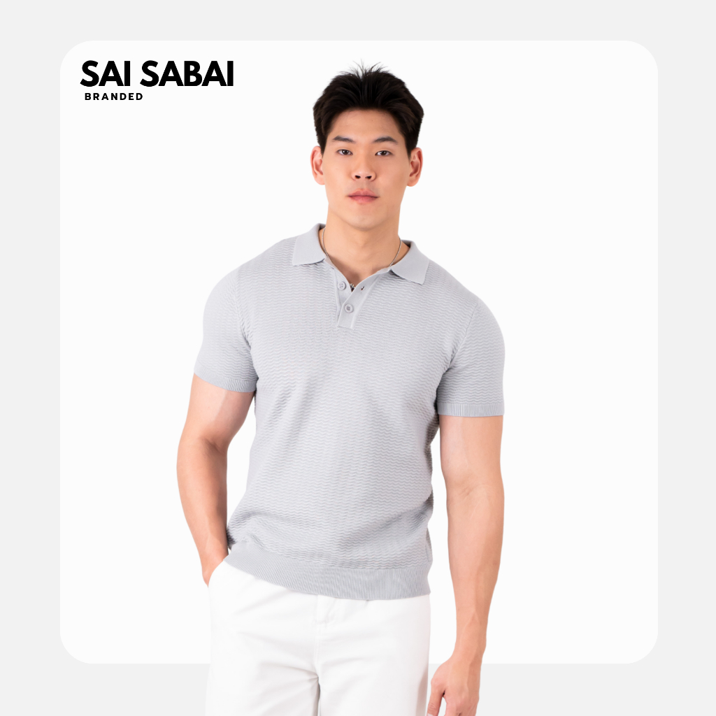 เสื้อโปโลไหมพรม SAI-SABAI –รุ่น Rib Minimal มินิมอลที่สุด ลายริบแนวตั้ง ผ้านุ่มใส่สบายทุกวัน (SS033)