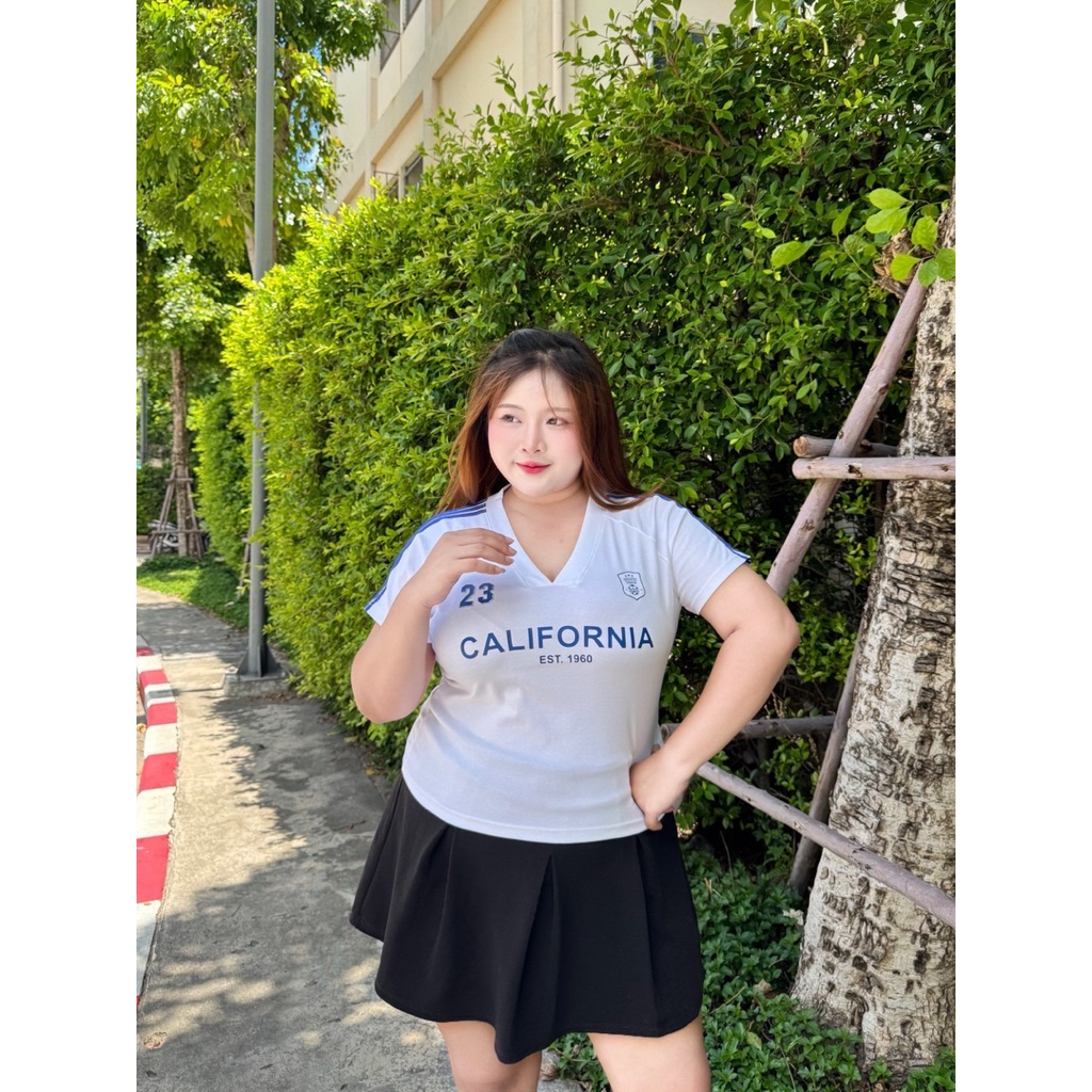 ย 314 เสื้อครอปคอวีแถบแขนทรงสปอร์ตสาวอวบ สกรีนCalifornia ผ้านุ่มยืดเยอะ