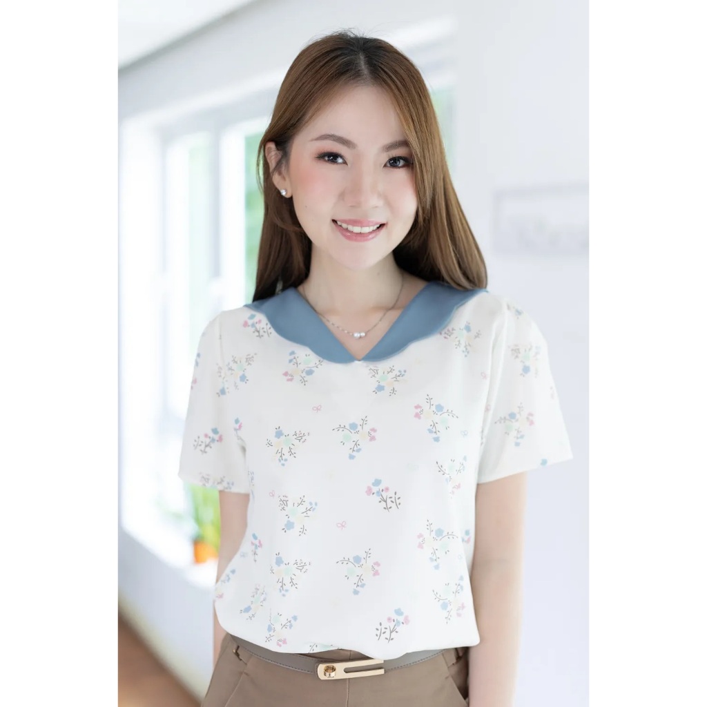 Narinari : NT1708 Scallop Collar Flower Blouse
