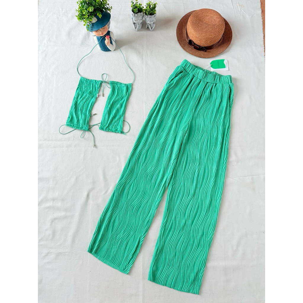 ใหม่ ✨ มือหนึ่ง ✨ งานแบรนด์ onseason ชุดเซต สีเขียว