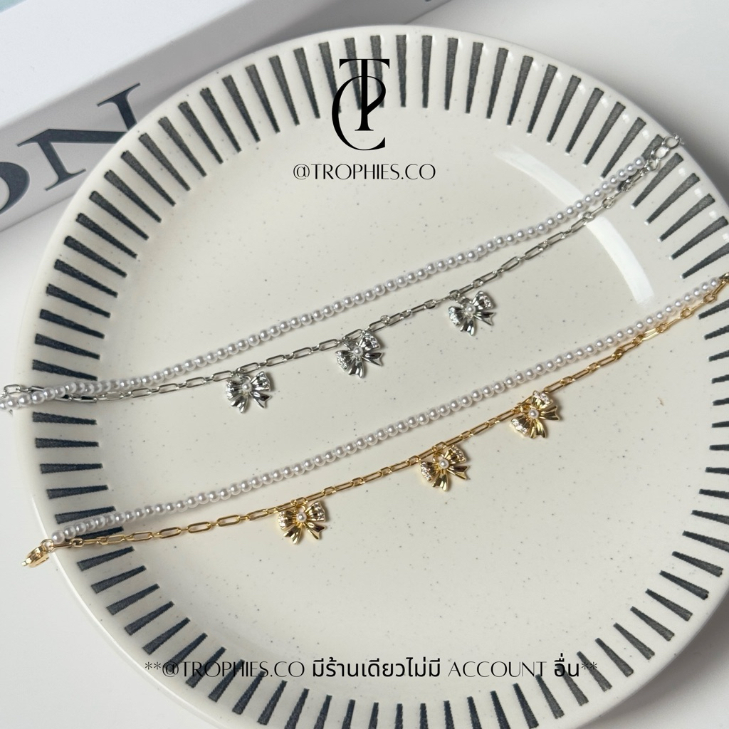 Velvet bow bracelet กำไลโบว์ กำไลไข่มุก กำไล2เลเยอร์ | @trophies.co