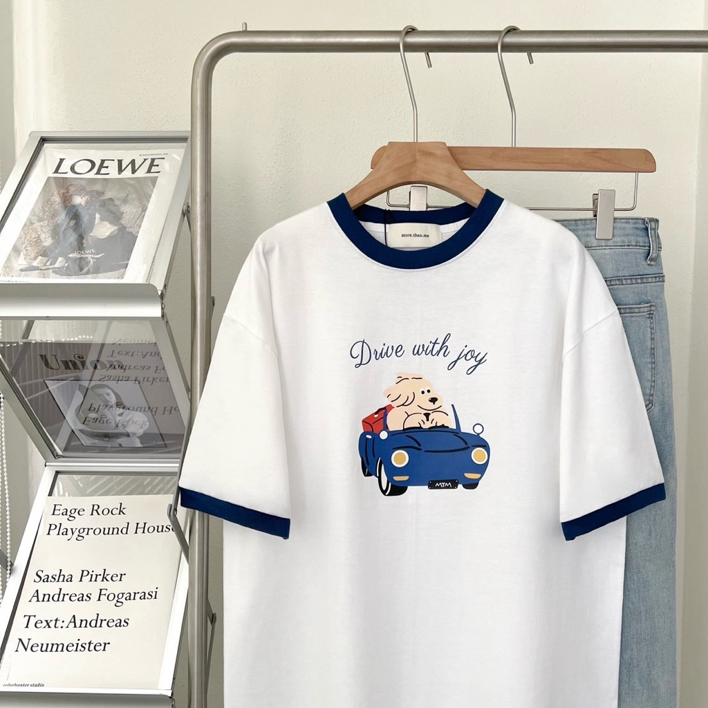 more.than.me เสื้อยืด Oversize ผ้าหนานุ่ม ลาย Drive with joy แต่งแขนและคอน้ำเงิน