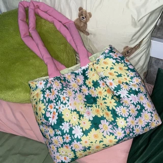 Blooming Totebag กระเป๋าผ้าลายดอกไม้นุ่มนิ่ม