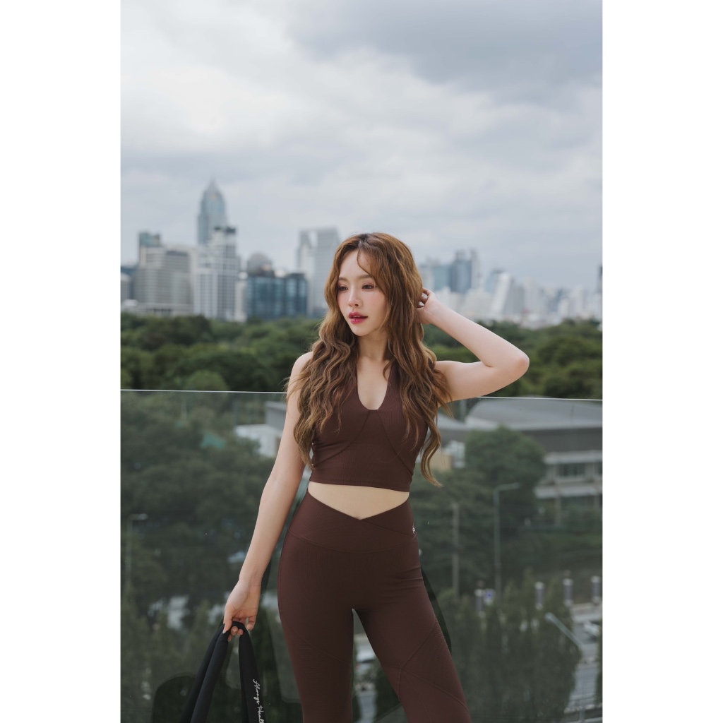 B026🤎สปอร์ตบรา Halter Ribbed ทรงคล้องคอ ผ้าร่องกระชับดี