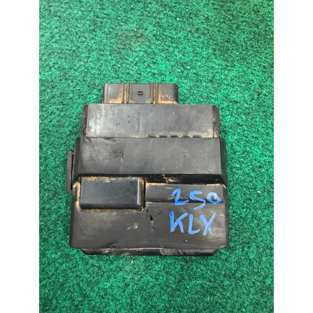 กล่องเดิมแท้klx250 dtk250ใส่กันได้ มือสอง