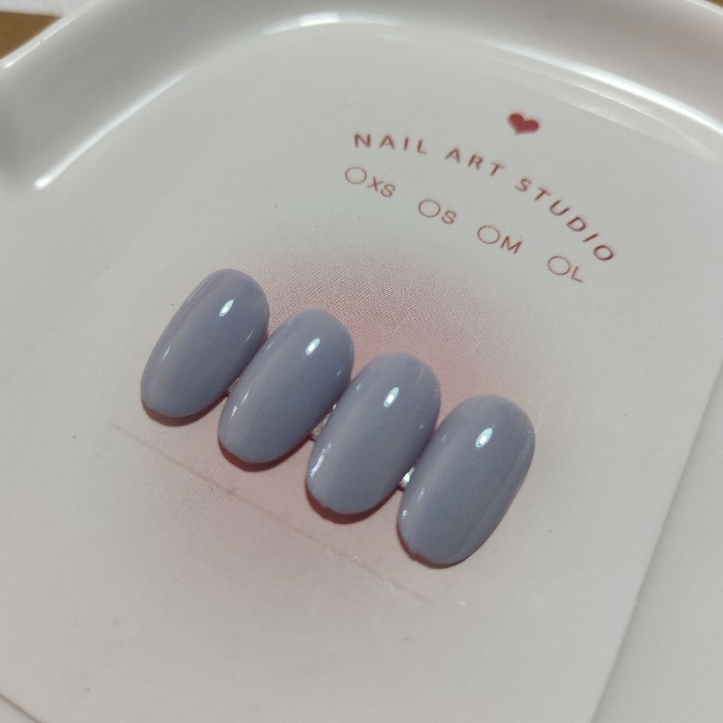 เล็บปลอมสีเจลแท้พร้อมส่ง1-2วัน ท็อปกระจกติดทน แถมฟรีกาว+ตะไบ(สีเทาอมม่วง055)
