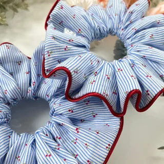 Lamoonist scrunchie • Cherry sprinkles