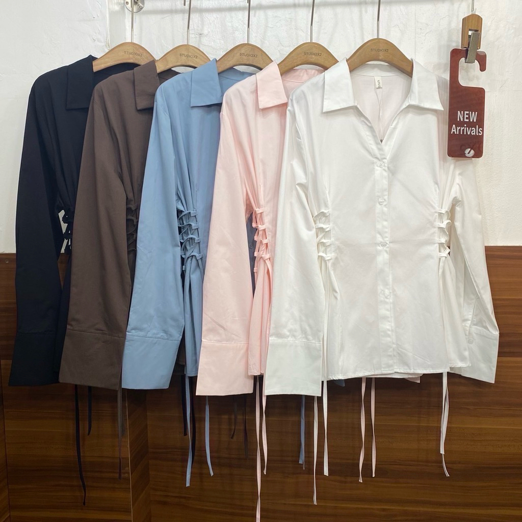 2567 🇰🇷 NEW ARRIVAL 🇰🇷 STUDIOX2 KOREN SHIRT WITH SIDE DETAILS (590฿) เสื้อเชิ้ตคอปกกระดุมหน้าดีเทลผู