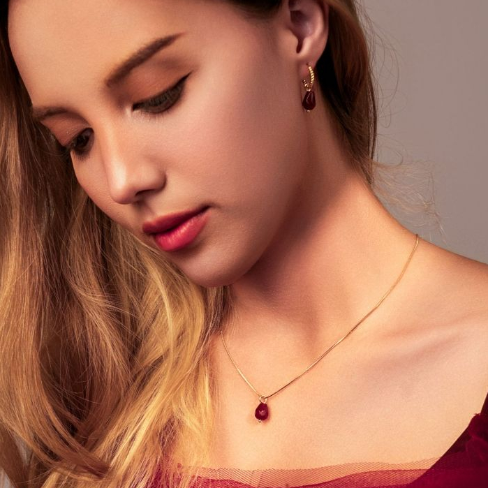 Vachana - Red Agate Faceted Pomegranate Seed Necklace & Earrings Set (เซททับทิม)