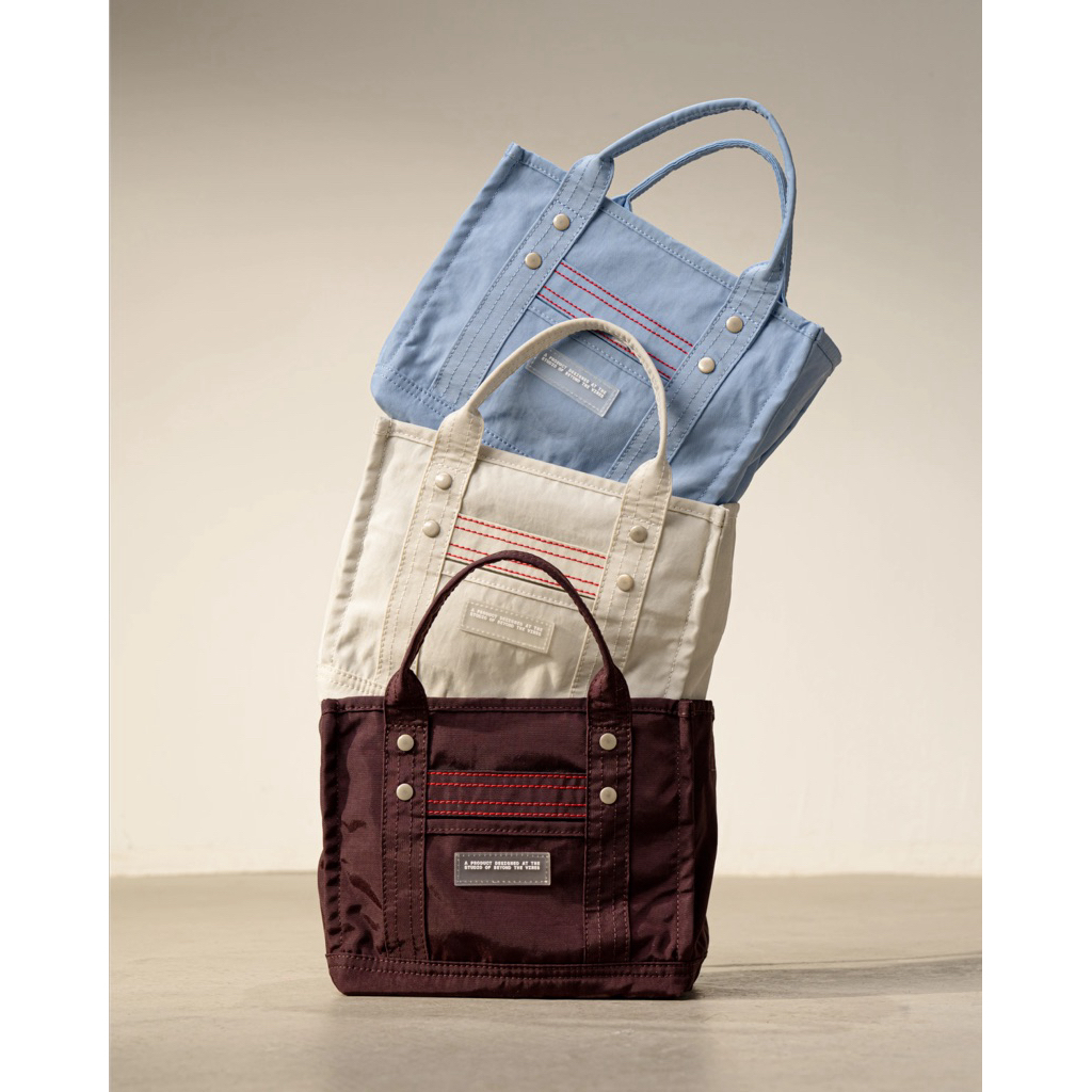 พร้อมส่ง Beyond the Vines BTV Crunch Carryall 0.5 กระเป๋า สะพายข้าง Shoulder Bag