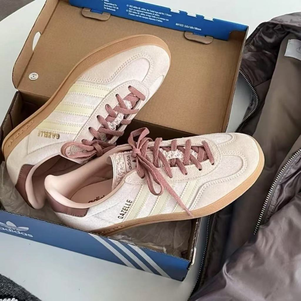 （ของแท้ 100 %）adidas originals samba OG JR0232 สีขาว/ชมพู/แดง