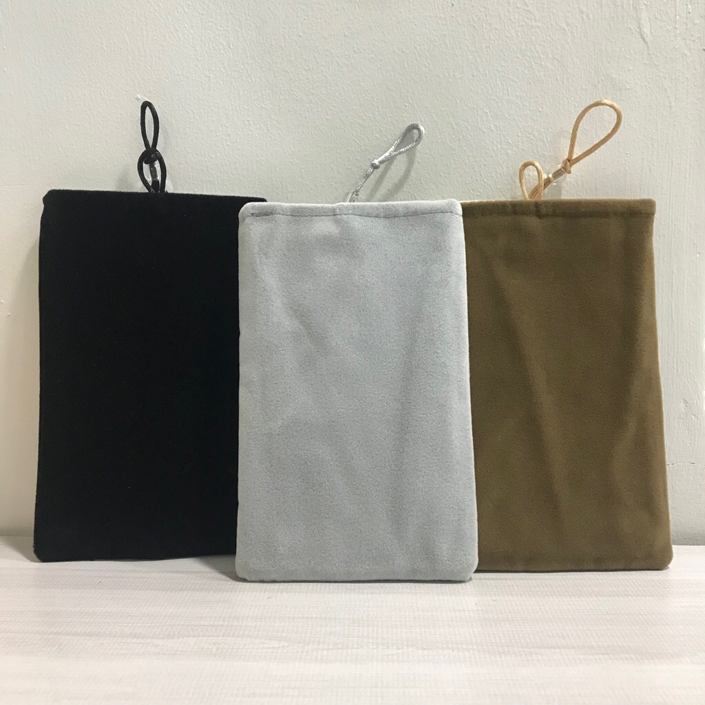 พร้อมส่ง ซองถุงผ้ากำมะหยี่ใส่มือถือ ใส่แบตสำรอง เนื้อกำมะหยี่ ช่วยถนอมหน้าจอ มือถือ ลดรอยขีดข่วน