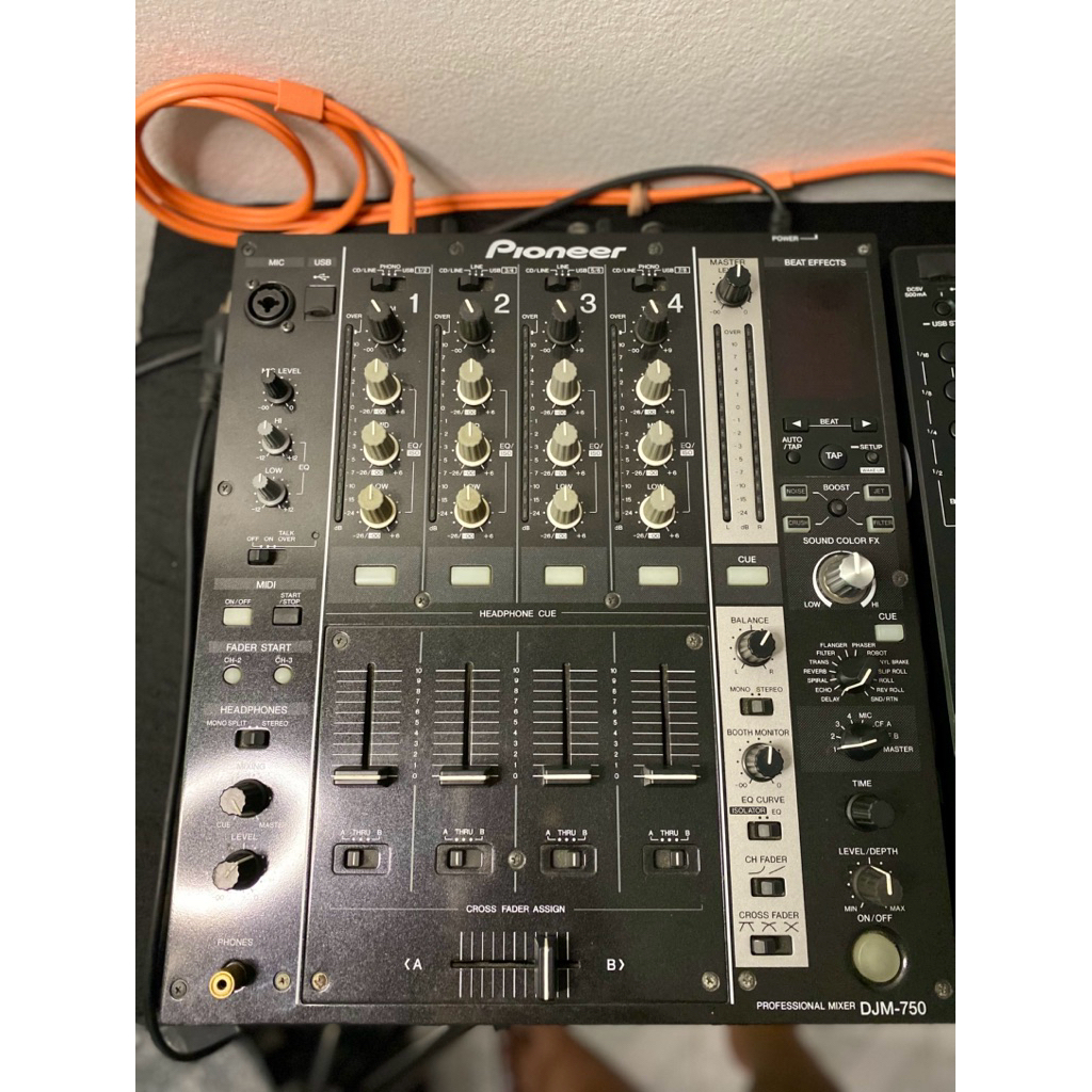 Pioneer DJM750djmixer
