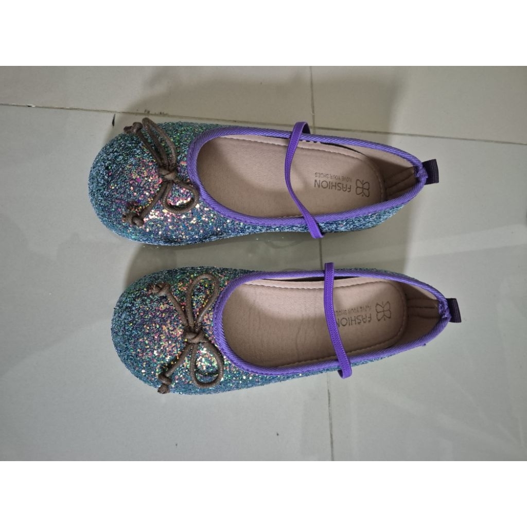 ส่งต่อรองเท้าไซส์ 33 /34