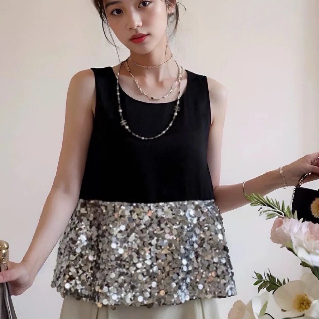 (พร้อมส่ง)รุ่น(GMGTO-Silver,ฺBlack Glitter06)เสื้อแขนกุด ผ้าซาติน  ดีเทลช่วงล่างตกแต่งเลื่อม เพิ่มประกายแวววาว