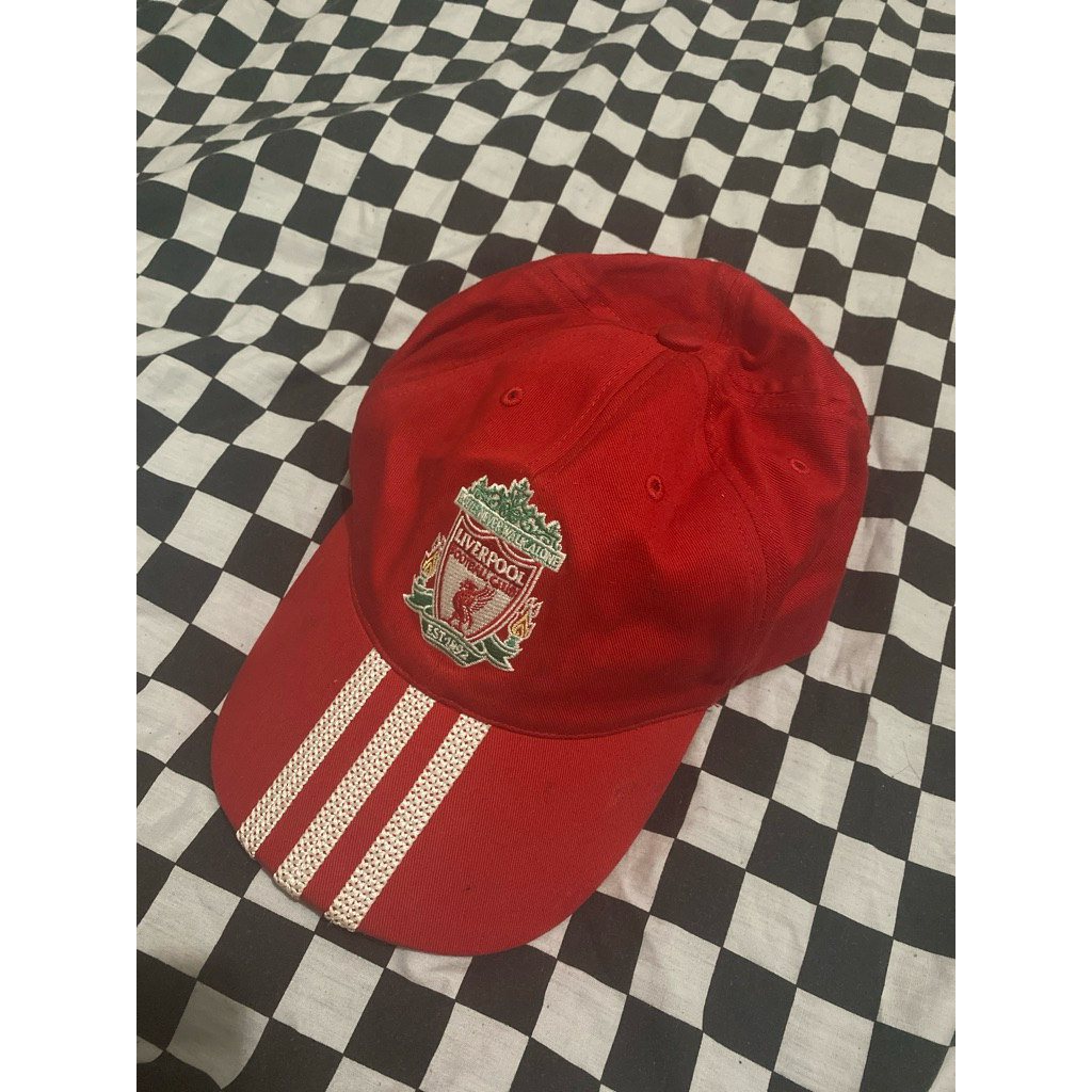 หมวกLiverpool x adidas สวยๆ มือสองของแท้ แฟนลิเวอร์พูลห้ามพลาด ซื้อไปไส่เชียร์ ใส่เที่ยวก็ได้เท่ๆ ที