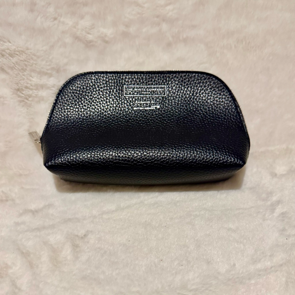 กระเป๋าใส่เครื่องสำอางค์ “ T H E   W H I T E  C O M P A N Y  Haclusively for ของแถม มือสอง18x4 cm.สู