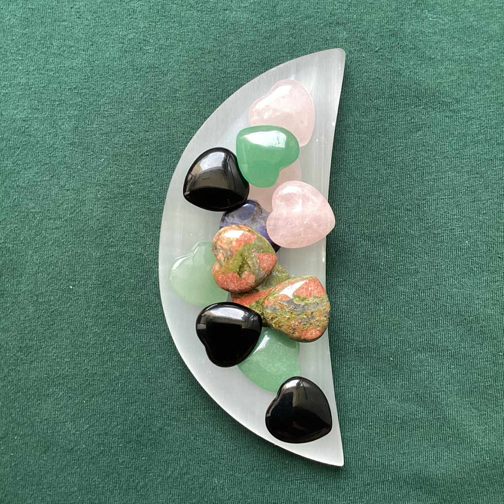 Crescent Moon Selenite Bowl for Charging Crystals, Energy Cleansing & Décor – ถ้วยเซเลไนท์รูปพระจันท