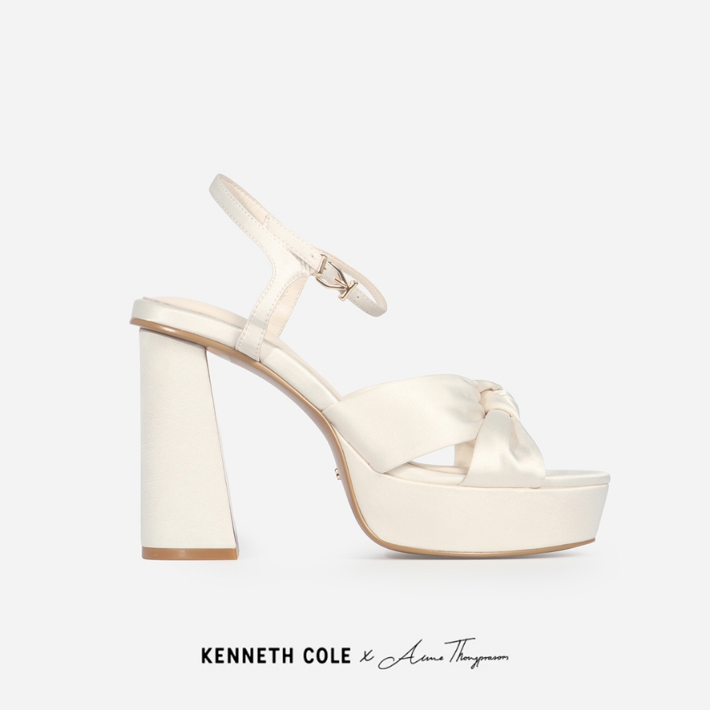 KENNETH COLE x ANNE THONGPRASOM รองเท้าส้นสูงผู้หญิงรุ่น AURORA PLATFORM White Pearl Satinสีขาว( HEL - KF85207LE-110 )