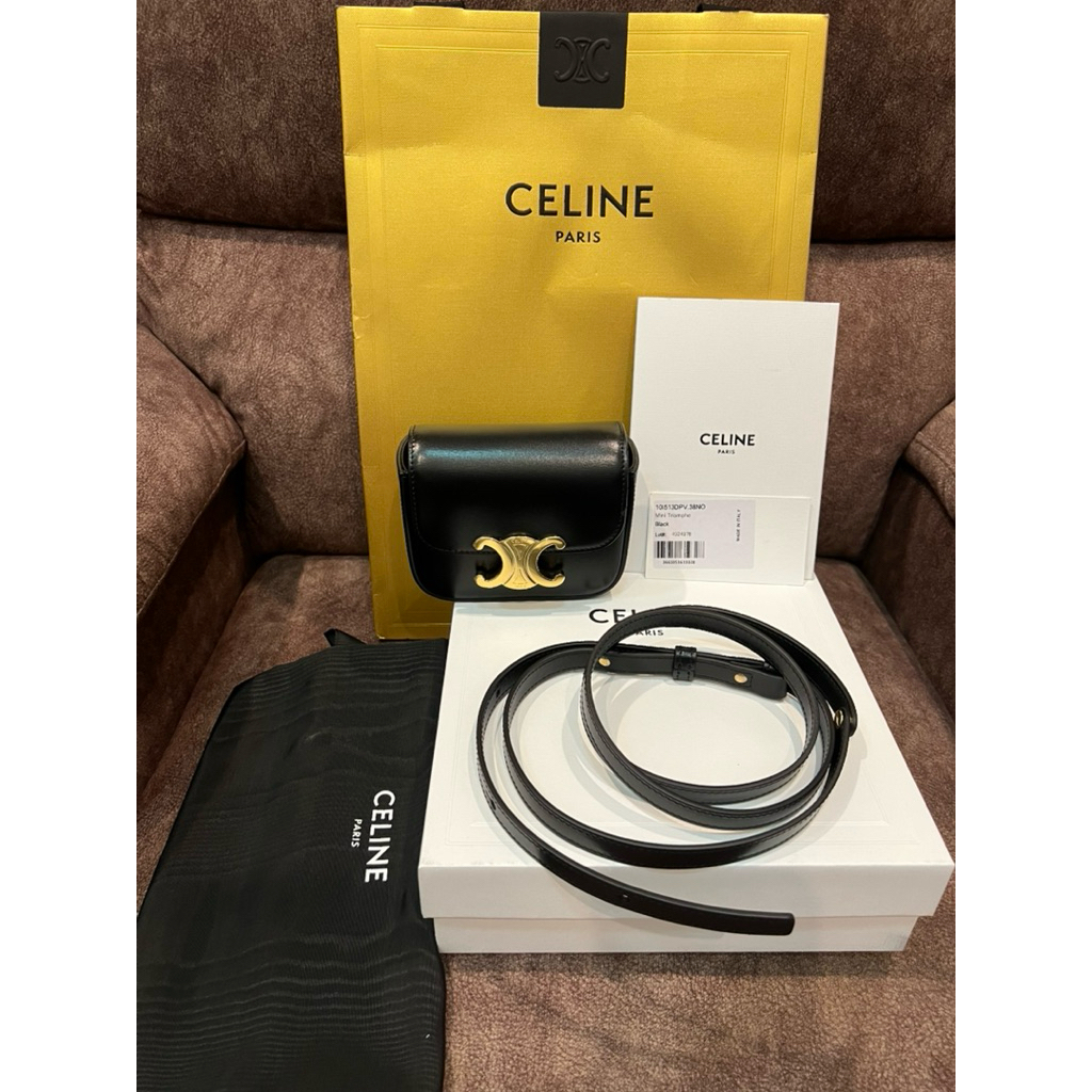 Celine mini triomphe black  ออกจากshop ฝรั่งเศส 11/2023 อุปกรณ์ครบ ❤️ (ราคาshop 46,000) รวมส่ง /เชีย