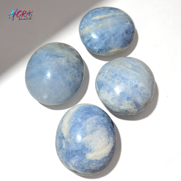 ((Palm)) หิน Blue Calcite บลูแคลไซต์ หินแห่งความสงบ สื่อสารอย่างอ่อนโยน ฟื้นฟูพลังใจ คลายอารมณ์ลบ