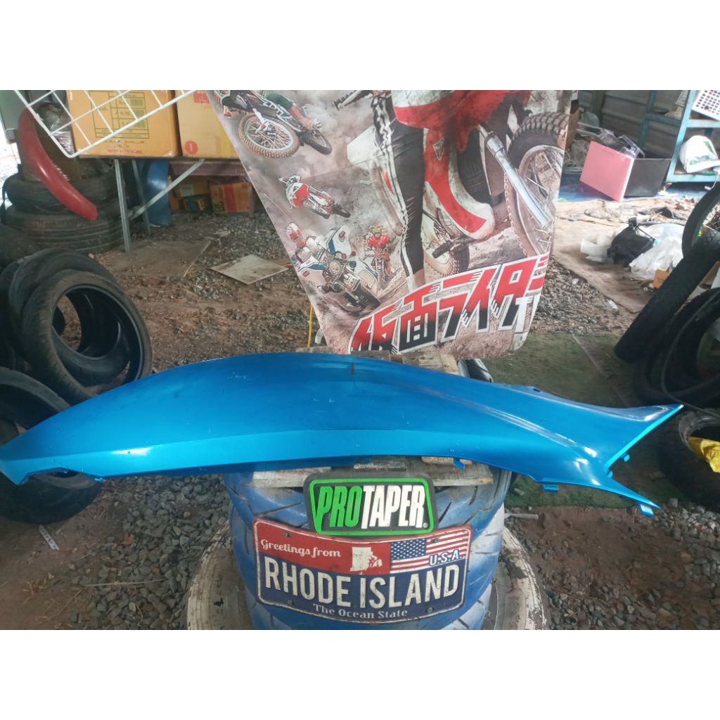 อะไหล่มอไซมือสองมือ2ฝาข้างหลังฝั่งขวาอท้มือ2สีน้ำเงินฟ้าpcxฝาข้างpcx