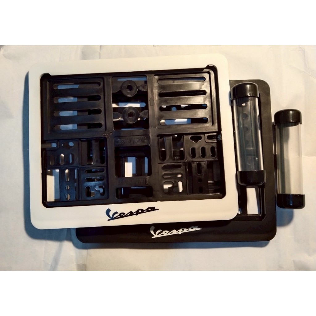 กรอบป้ายทะเบียนมอไซต์พลาสติก "VESPA" สีขาว/ดำ  มีเเผ่นใสเเละไม่มีเเผ่นใส(ขายดี!!)อุปกรณ์เเต่งมอไซต์สุดเท่คลาสิค ทันสมมัย