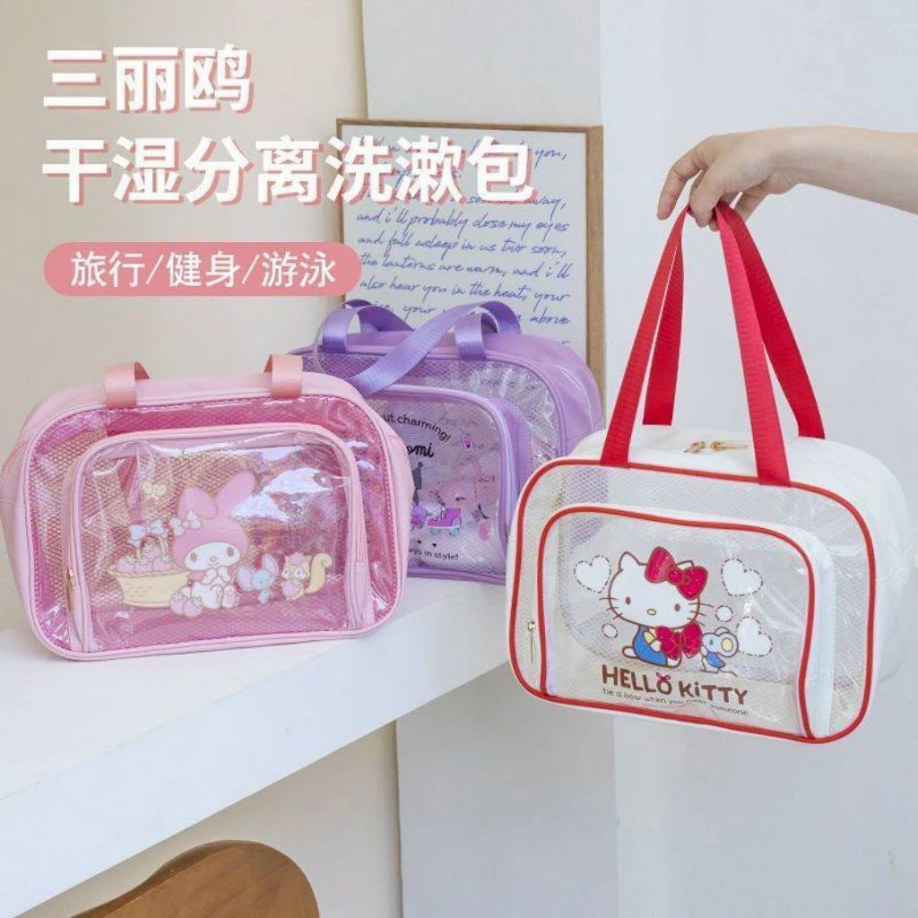 กระเป๋าสะพายข้าง Sanrio สินค้าลิขสิทธิ์แท้💯💯💯 วัสดุทำจากพลาสติก PVC ขนาด 20x30x15cm ชิ้นละ 259 บาท