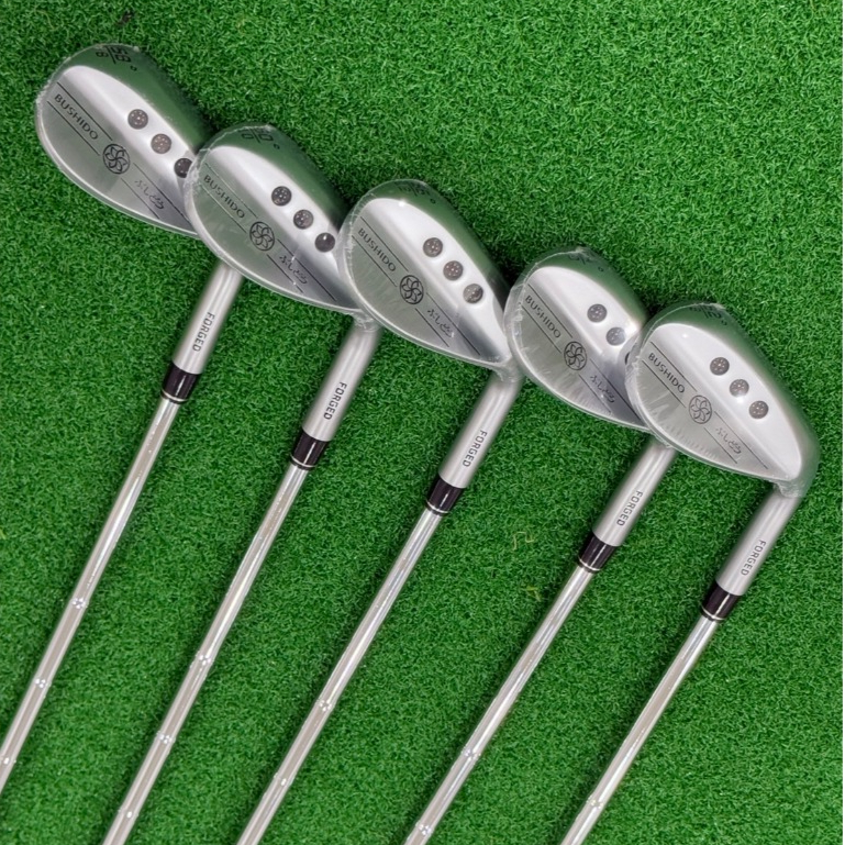 ไม้กอล์ฟระดับพรีเมี่ยม Wedge Bushido รุ่นใหม่ล่าสุด! (WBS002) ผลิตจากวัสดุเกรดพรีเมี่ยม Forged CNC สีเงิน หน้าตะไบหน้าใบ